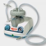 28209 ASPIRATORE VEGA UNO Flusso: 15 l/minuto Linea di aspiratori compatti ed affi dabili creaticon stile per la piccola chirurgia.