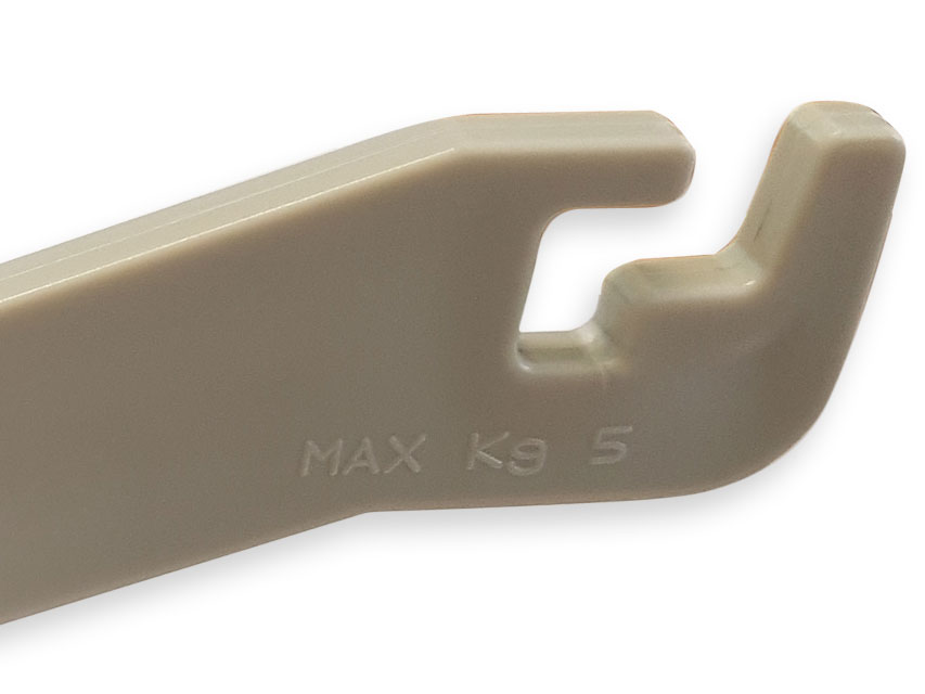 27845_a Supporto in plastica per cestello flebo, 2 ganci. Materiale ganci: plastica