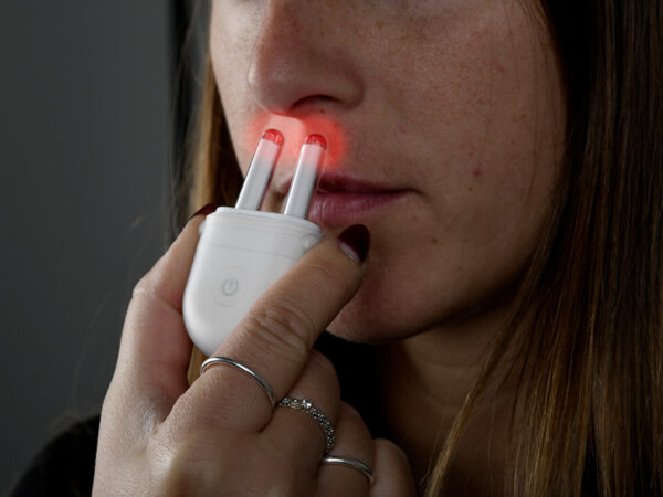 DISPOSITIVO DI FOTOTERAPIA PER RINITE ALLERGICA - C DISPOSITIVO DI FOTOTERAPIA PER RINITE ALLERGICA
